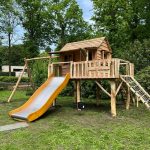 houten speelhuisje
