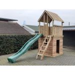 speeltoestel met glijbaan